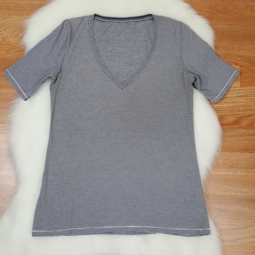 Lululemon V-neck Go Go Tee Shirt striped 4/6